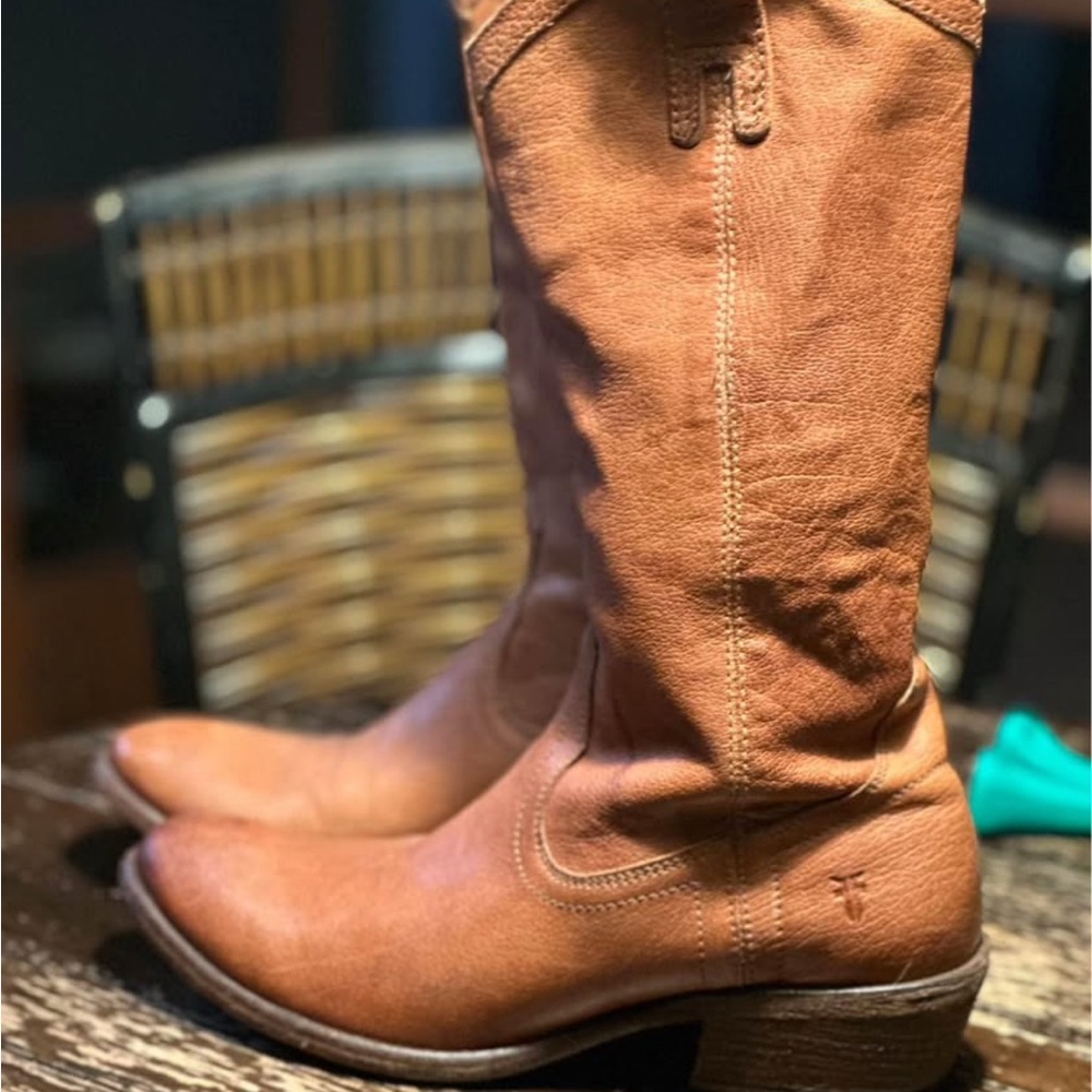 Frye Tan Low  Heeled Classic cowboy Boots Tan Leather